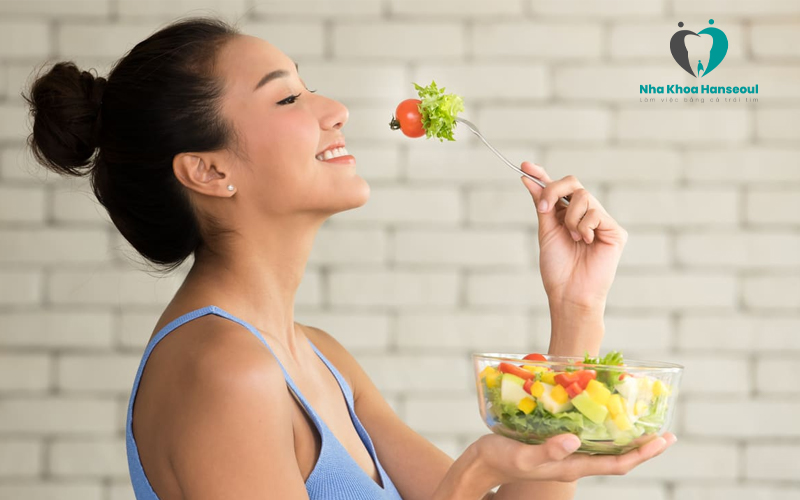 Ăn uống khoa học sau trồng răng Implant