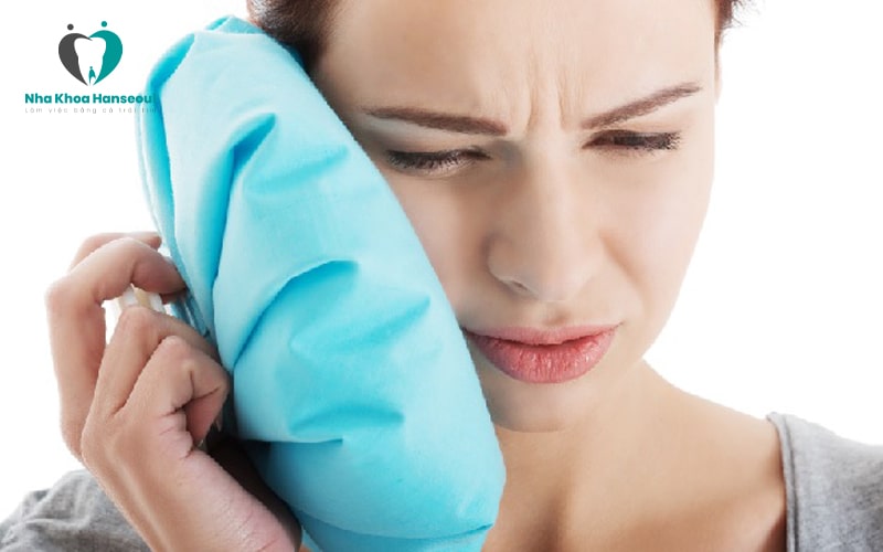 Chườm đá sau khi nhổ răng khôn