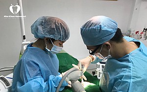 Trồng răng implant có bị hôi miệng không? Cách xử lý hiệu quả