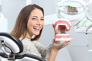 Trồng răng implant có bị hôi miệng không? Cách xử lý hiệu quả