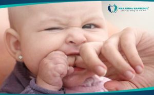 Trẻ mọc răng không đúng thứ tự có vấn đề gì không? Nguyên nhân và cách giải quyết