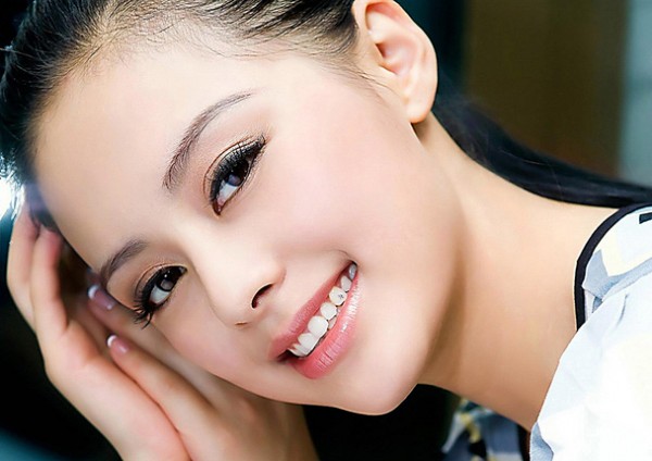 Đính đá lên răng đẹp Đính đá lên răng đẹp