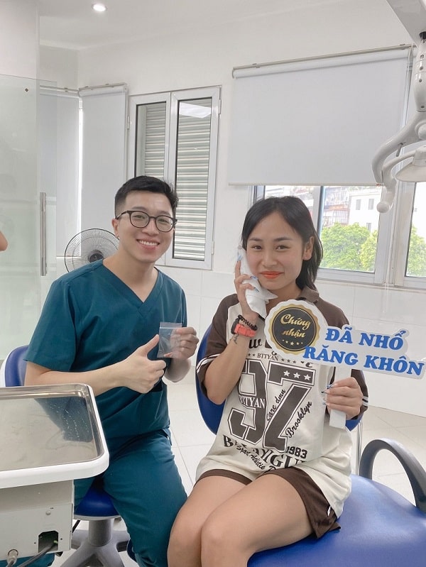 Nhổ răng khôn cho khách hàng Nhổ răng khôn cho khách hàng